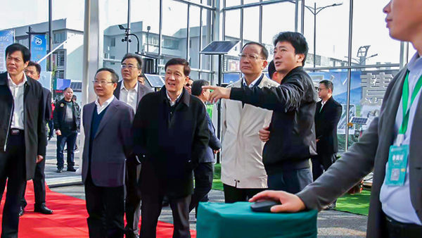 浙江省人大常委會副主任、省總工會主席史濟錫詳細詢問省農業(yè)信息化建設情況